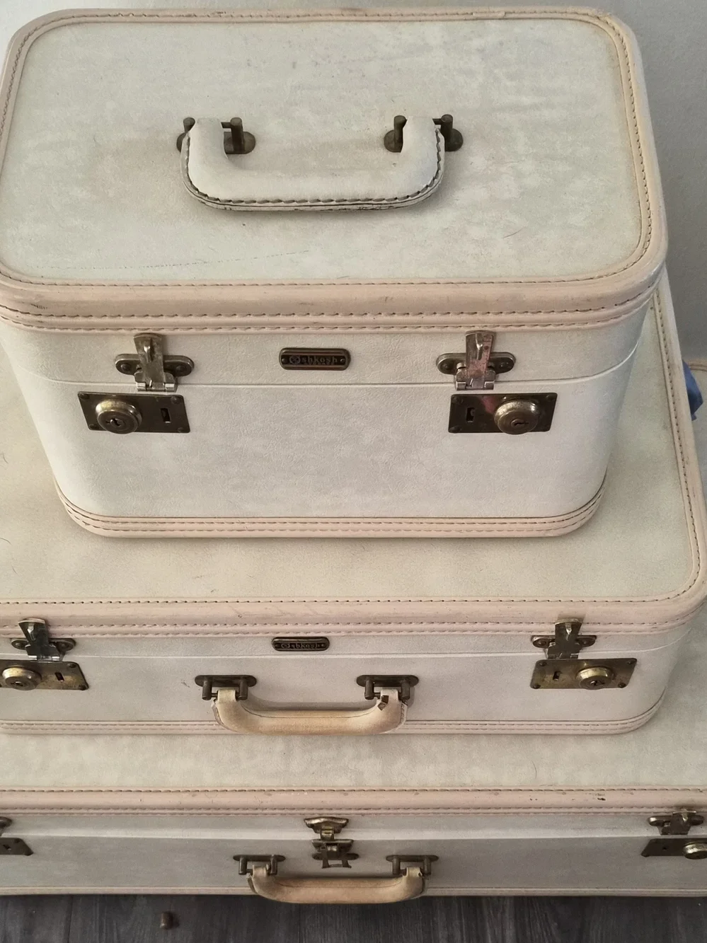 Vintage OSHKOSH Luggage Stackable White & Blush Leather Storage Trunk Set